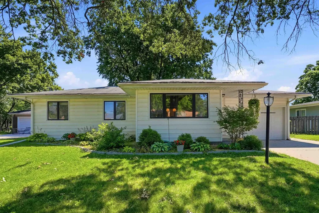 2216 Linnwood Drive Cedar Falls IA 50613