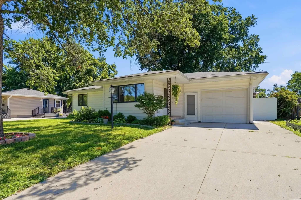 2216 Linnwood Drive Cedar Falls IA 50613