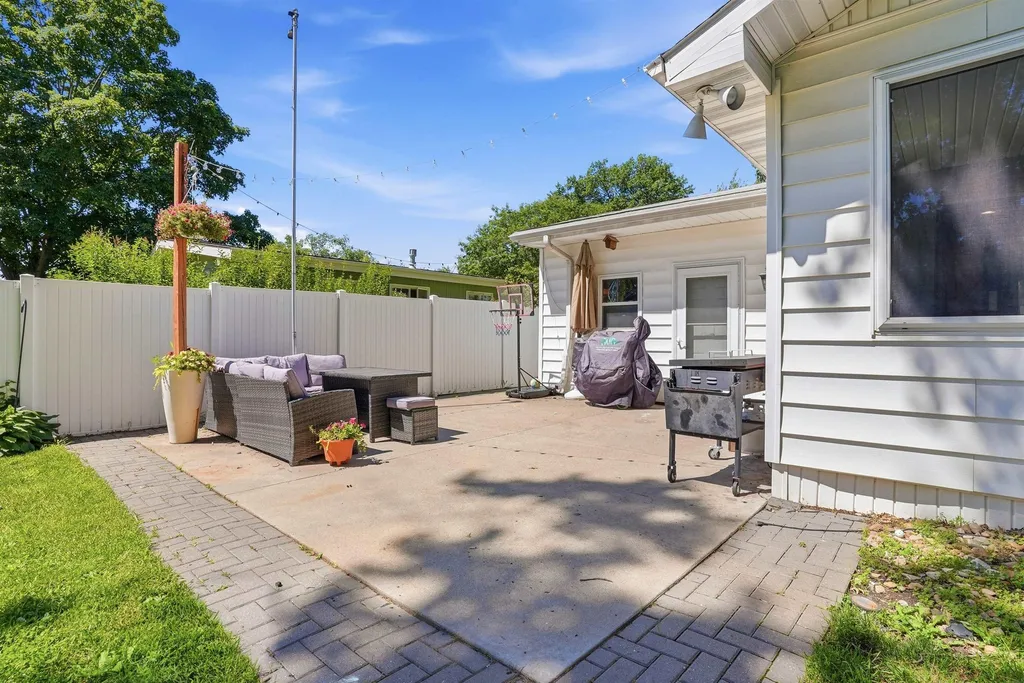 2216 Linnwood Drive Cedar Falls IA 50613