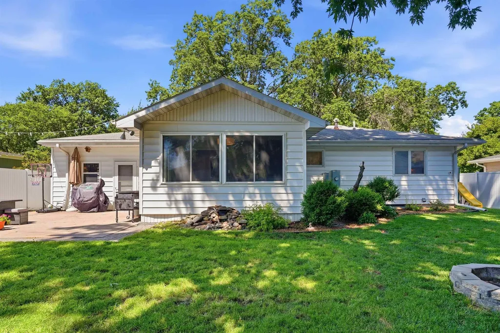2216 Linnwood Drive Cedar Falls IA 50613