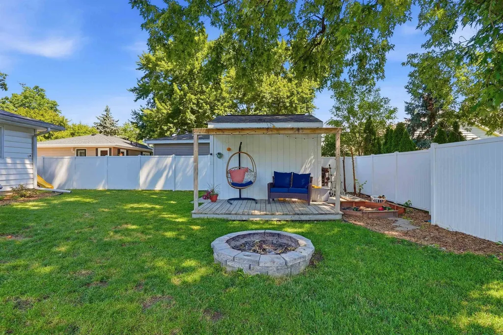 2216 Linnwood Drive Cedar Falls IA 50613