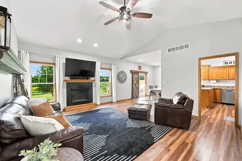 313 Tumbleweed Trail Waverly IA 50677