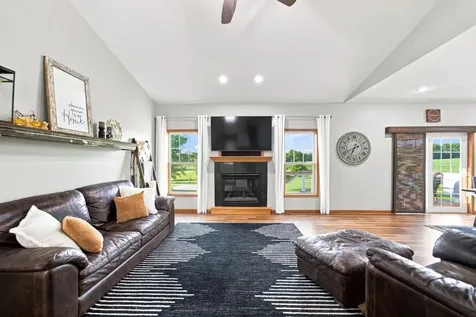 313 Tumbleweed Trail Waverly IA 50677