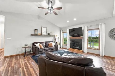 313 Tumbleweed Trail Waverly IA 50677