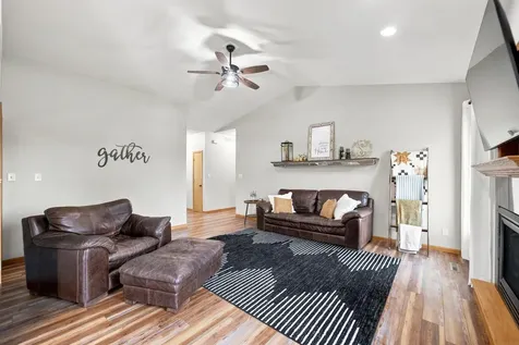 313 Tumbleweed Trail Waverly IA 50677