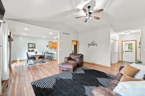 313 Tumbleweed Trail Waverly IA 50677