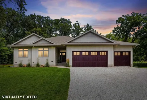 5017 Gilbertville Road Waterloo IA 50701