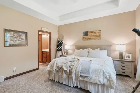 5017 Gilbertville Road Waterloo IA 50701
