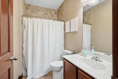 5017 Gilbertville Road Waterloo IA 50701