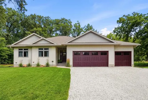 5017 Gilbertville Road Waterloo IA 50701