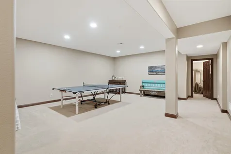 5017 Gilbertville Road Waterloo IA 50701