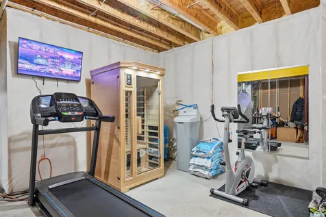 5017 Gilbertville Road Waterloo IA 50701