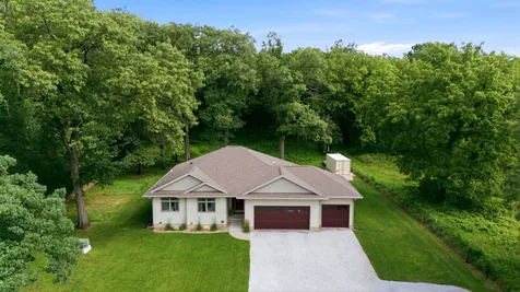5017 Gilbertville Road Waterloo IA 50701