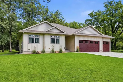 5017 Gilbertville Road Waterloo IA 50701