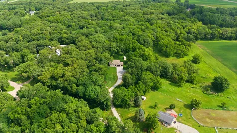 5017 Gilbertville Road Waterloo IA 50701