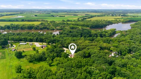 5017 Gilbertville Road Waterloo IA 50701