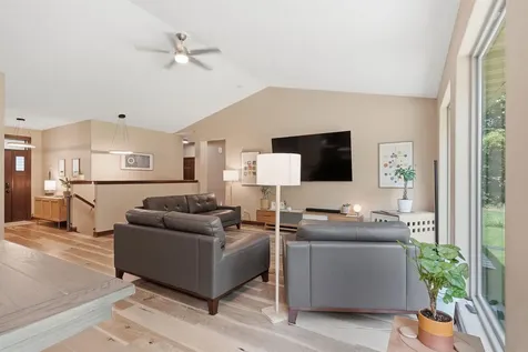 5017 Gilbertville Road Waterloo IA 50701