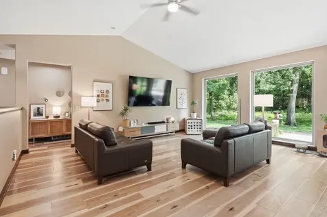 5017 Gilbertville Road Waterloo IA 50701