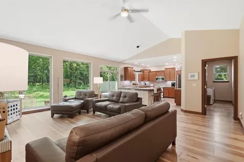 5017 Gilbertville Road Waterloo IA 50701