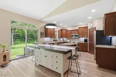 5017 Gilbertville Road Waterloo IA 50701
