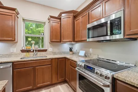 5017 Gilbertville Road Waterloo IA 50701