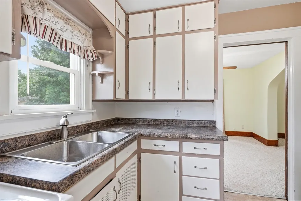 709 Magnolia Parkway Waterloo IA 50701