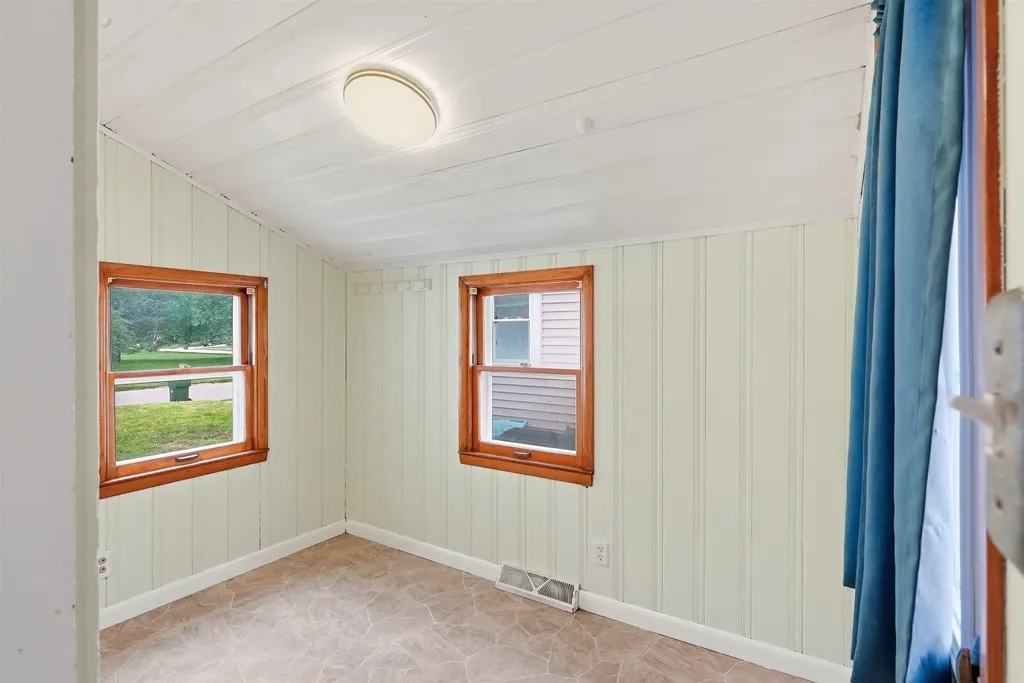 709 Magnolia Parkway Waterloo IA 50701