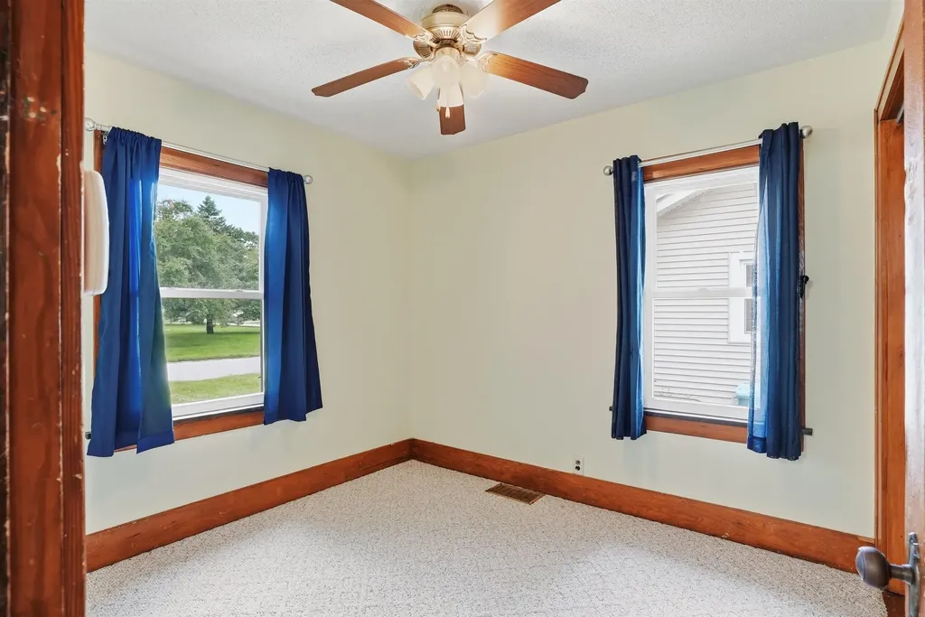 709 Magnolia Parkway Waterloo IA 50701