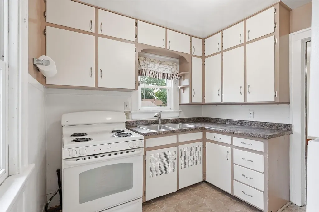 709 Magnolia Parkway Waterloo IA 50701