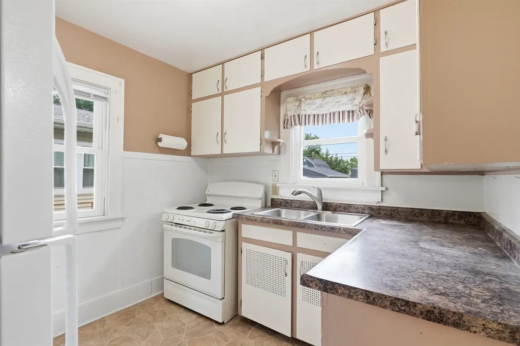 709 Magnolia Parkway Waterloo IA 50701