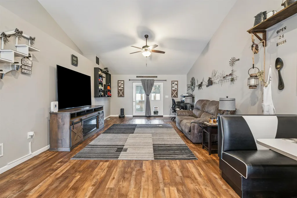724 Grindstone Circle Waterloo IA 50702