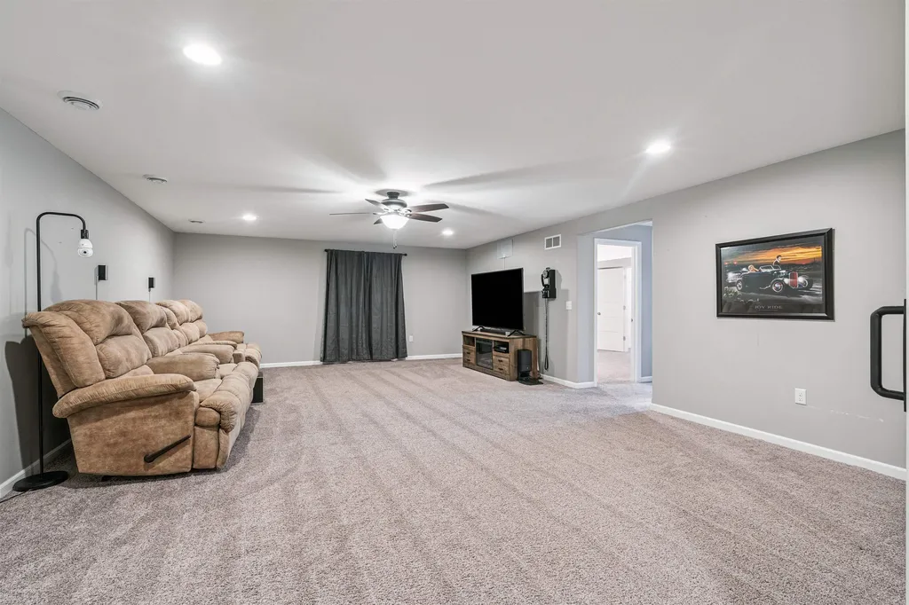 724 Grindstone Circle Waterloo IA 50702