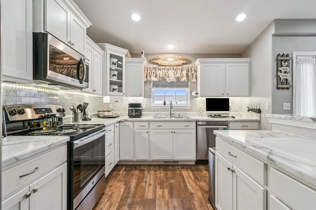 724 Grindstone Circle Waterloo IA 50702