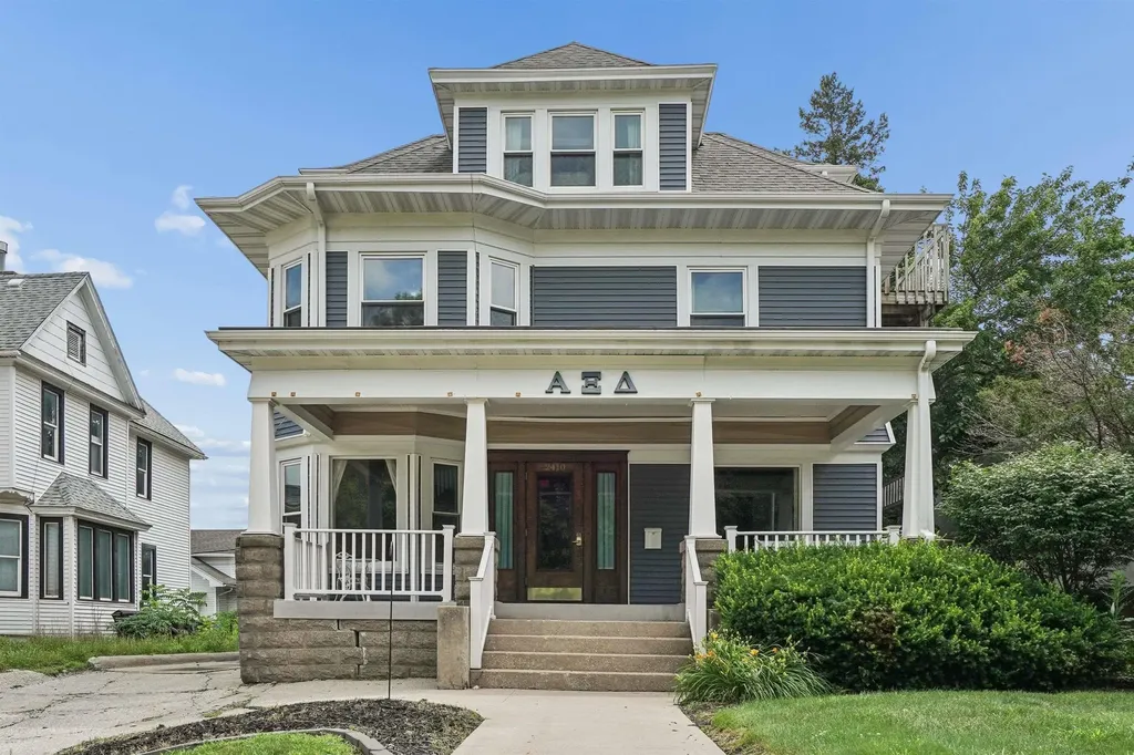 2410 College Street Cedar Falls IA 50613