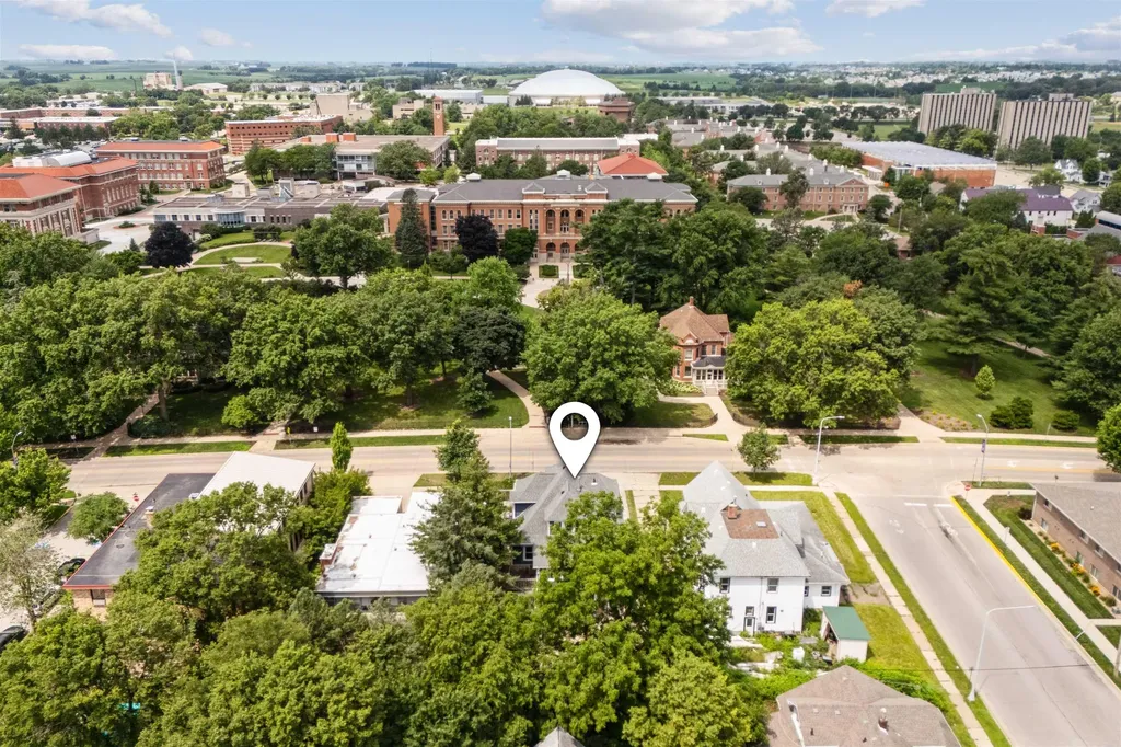 2410 College Street Cedar Falls IA 50613