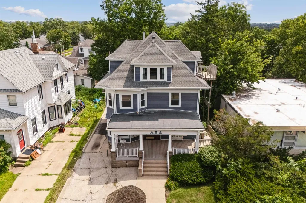 2410 College Street Cedar Falls IA 50613