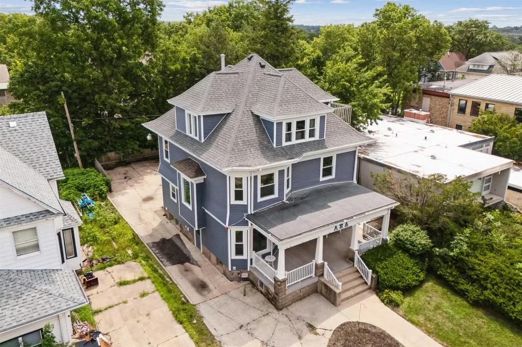 2410 College Street Cedar Falls IA 50613