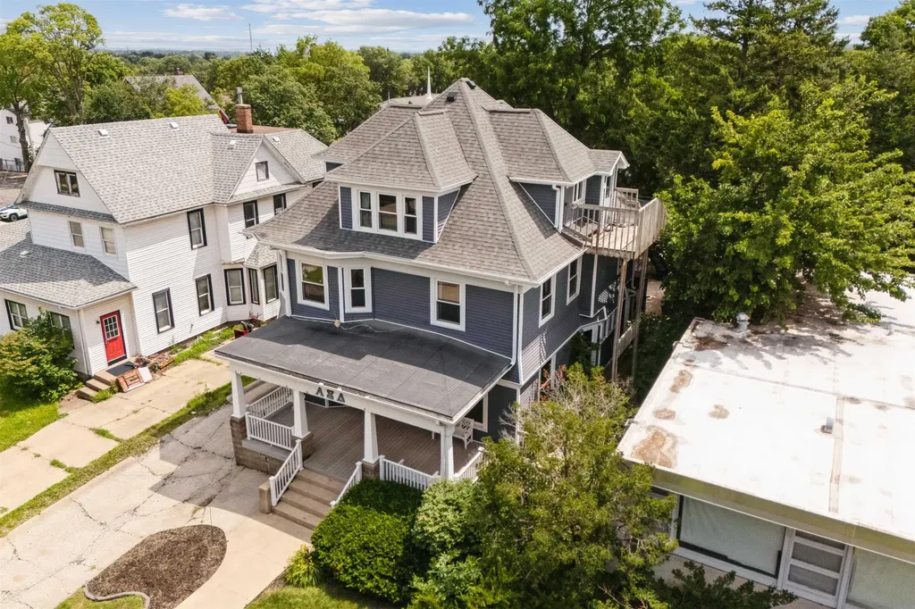 2410 College Street Cedar Falls IA 50613