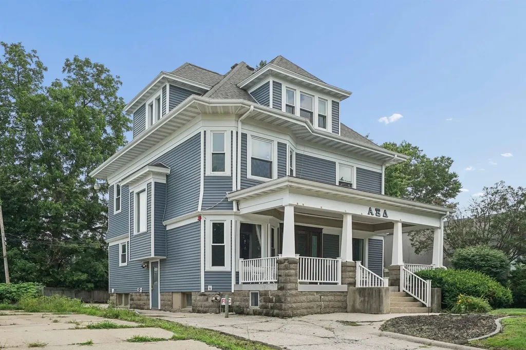 2410 College Street Cedar Falls IA 50613