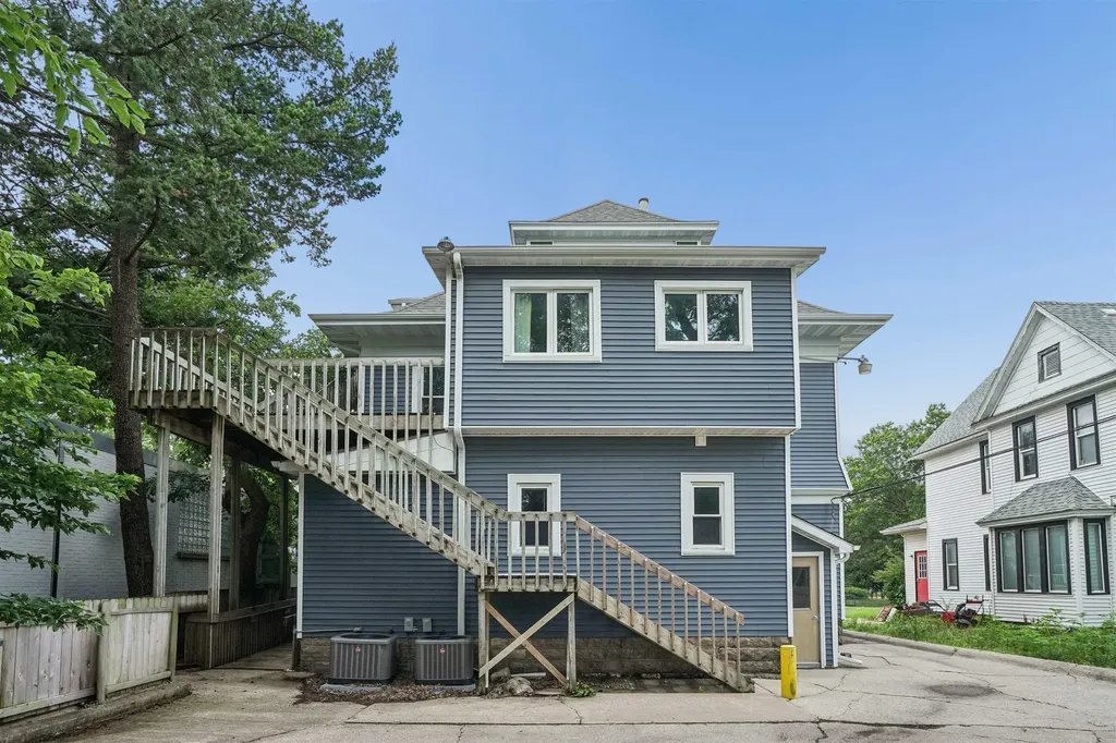 2410 College Street Cedar Falls IA 50613