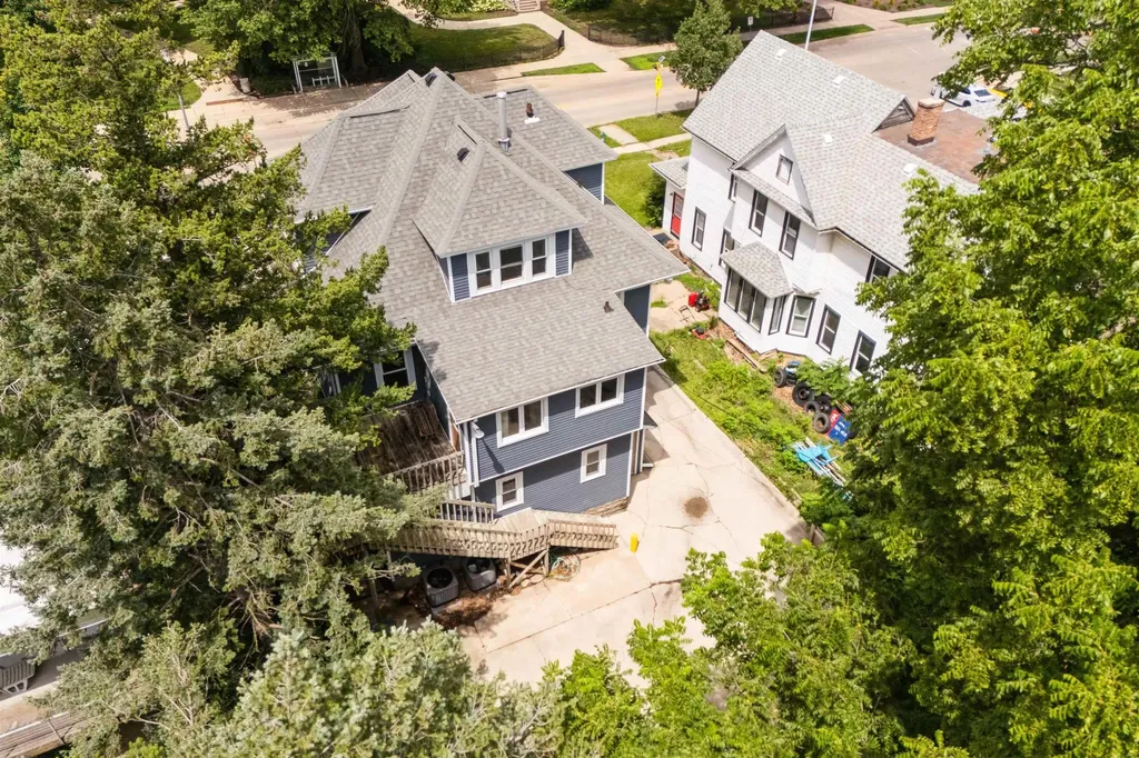 2410 College Street Cedar Falls IA 50613
