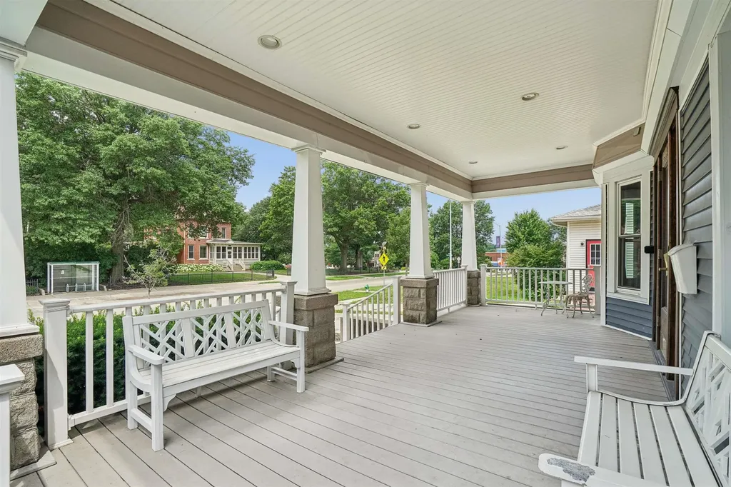 2410 College Street Cedar Falls IA 50613
