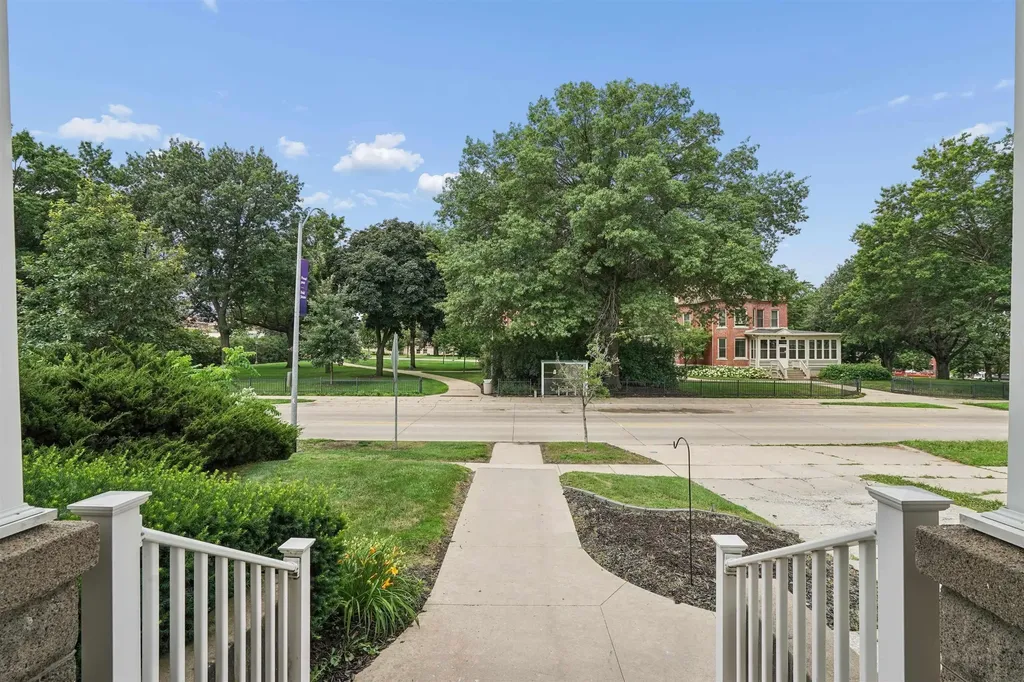 2410 College Street Cedar Falls IA 50613