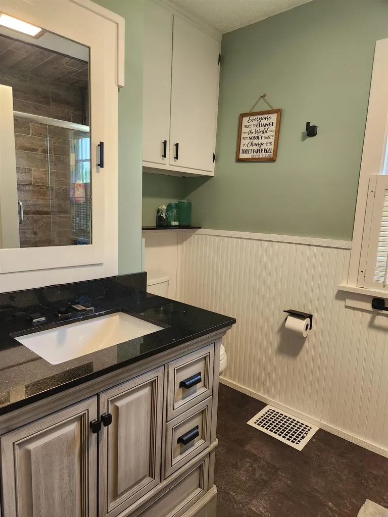 433 Kingbard Boulevard Waterloo IA 50701