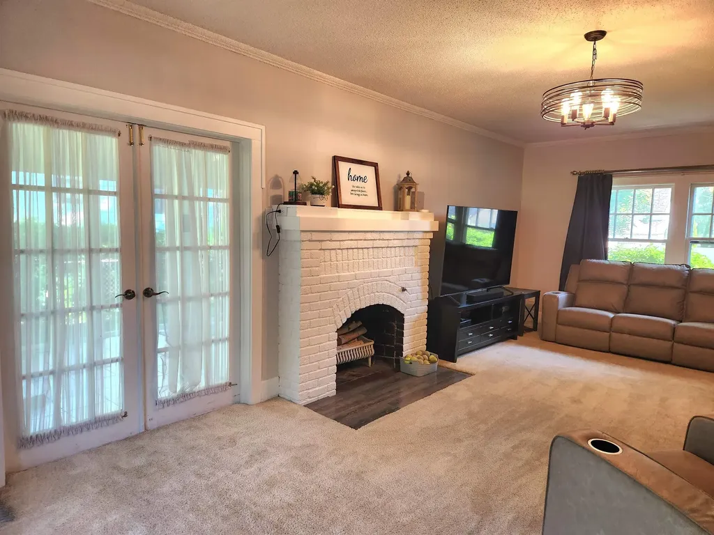 433 Kingbard Boulevard Waterloo IA 50701
