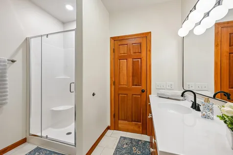 910 Cedar Lane Drive Waverly IA 50677