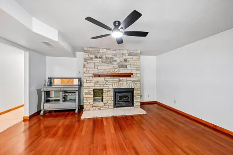 910 Cedar Lane Drive Waverly IA 50677