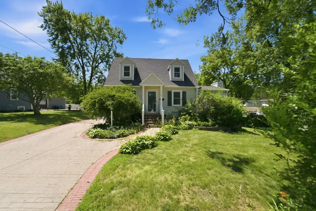 114 Hanna Boulevard Waterloo IA 50701