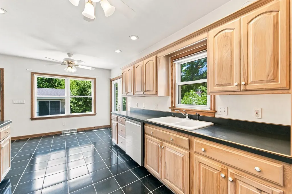 114 Hanna Boulevard Waterloo IA 50701