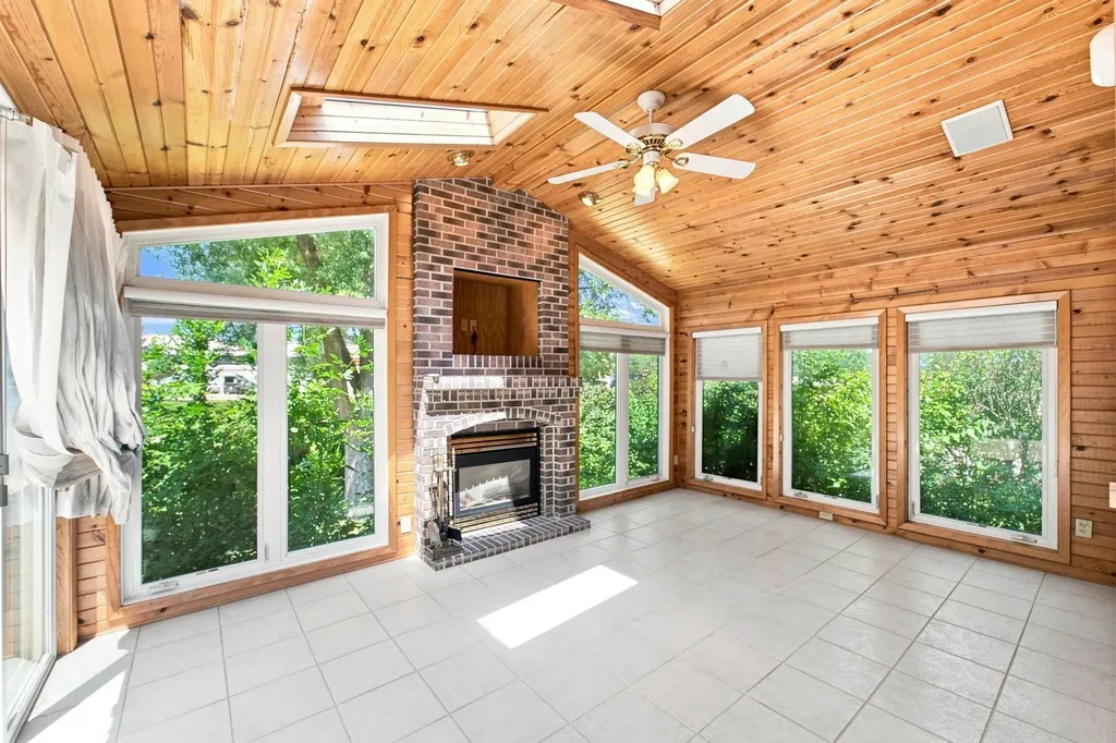 114 Hanna Boulevard Waterloo IA 50701